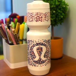 Lululemon water bottle